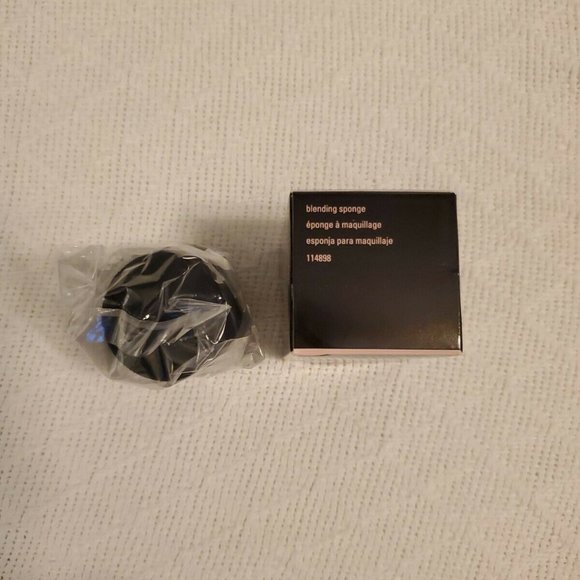 Mary Kay Blending Sponge - Picture 3 of 4